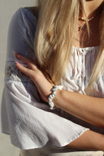Load image into Gallery viewer, White Howlite Stretch Bracelet