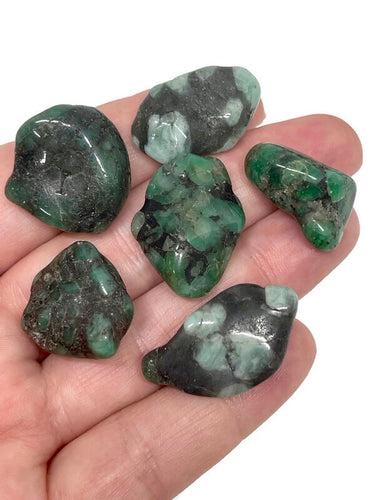 One (1) Medium 2-3 Cm Natural Emerald Tumbled Stone