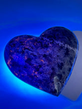 Load image into Gallery viewer, UV Fluorescent Yooperlite Puffy Heart