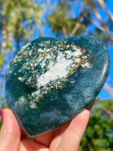 Load image into Gallery viewer, Large 10.8 Cm Moss Agate Heart