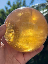 Load image into Gallery viewer, Beautiful A Grade Optical Golden Honey Calcite Sphere